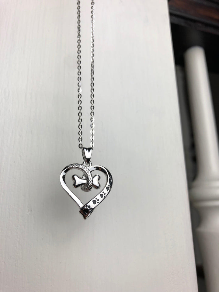Collana con ciondolo a forma di zampa di cane e cuore in acciaio inossidabile