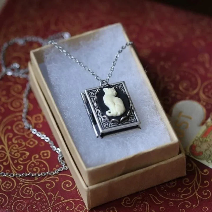 Collana con ciondolo libro vintage con gatto – Design con pagine rotanti
