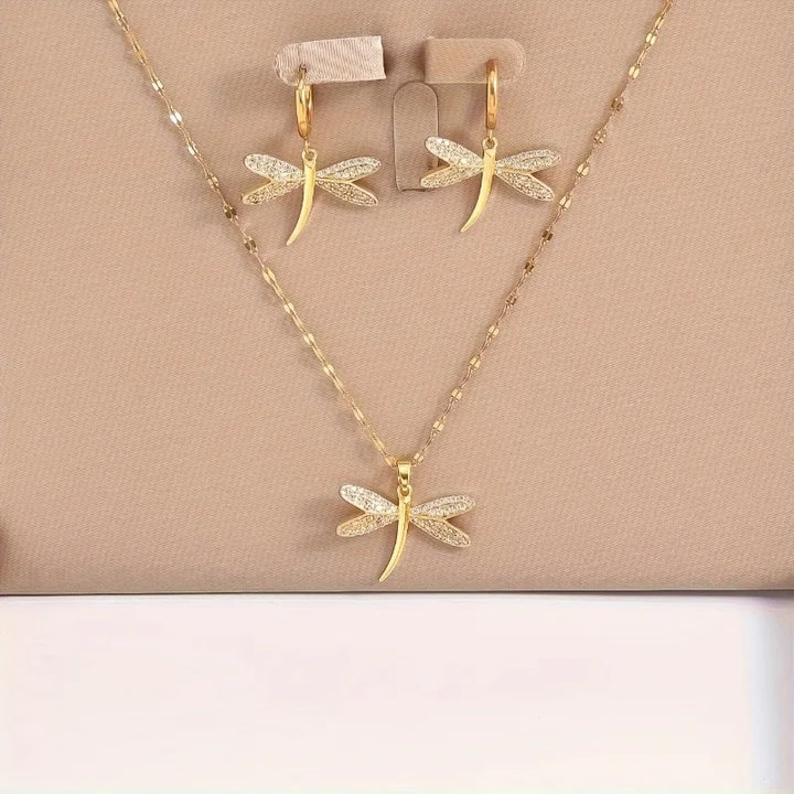 Collana con ciondolo a forma di libellula in oro con orecchini in omaggio