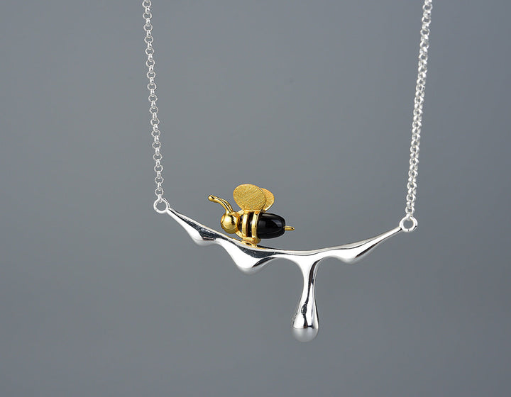 Collana con miele che gocciola e ape