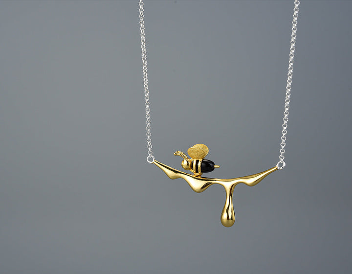 Collana con miele che gocciola e ape