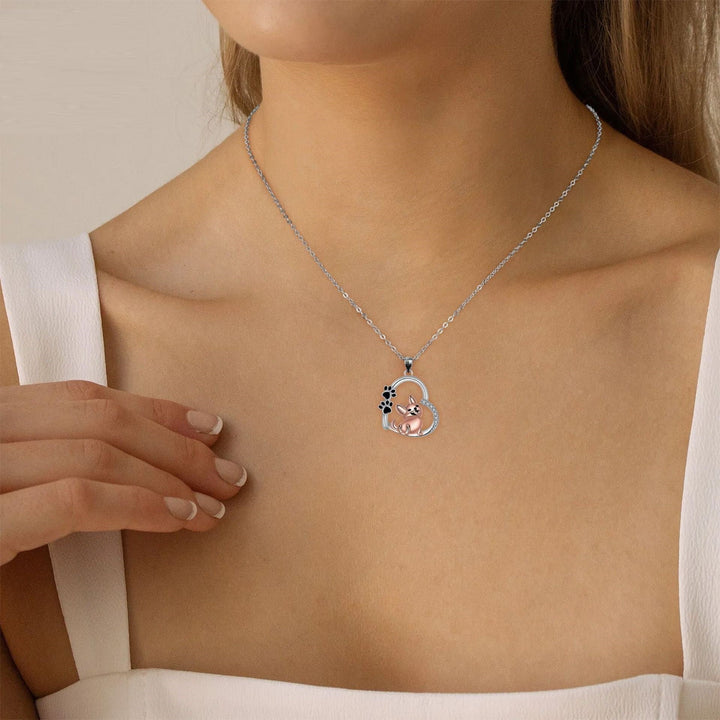 Graziosa collana con ciondolo a forma di cuore con cane