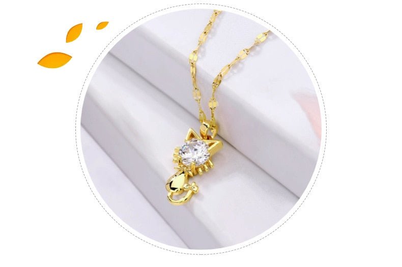 Collana con gatto placcata in oro con zirconi